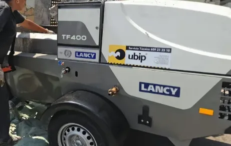 Alquiler-maquinaria-gunitado-piscinas-lancy-tf400-ubip Máquina Lancy TF400 utilizada en obra para gunitado de piscinas, disponible en alquiler en UBIP