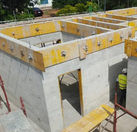 Estructura construida con hormigón ligero sostenible Estructura de hormigón ligero durante obra, ejemplo de construcción sostenible y eficiente